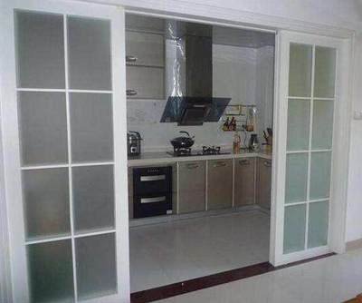 厨房门用磨砂玻璃门还是透明玻璃门好?